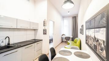 Apartment | Eigene Kochnische | Wasserkocher mit Kaffee-/Teezubehör, Wasserkocher