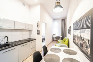 Apartment | Private kitchenette | Coffee/tea maker, electric kettle - RentPlanet - Apartamenty Styczyńskiego (Katowice)