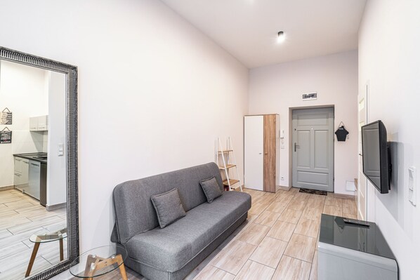 Apartment | Living room | Flat-screen TV - RentPlanet - Apartamenty Styczyńskiego (Katowice)