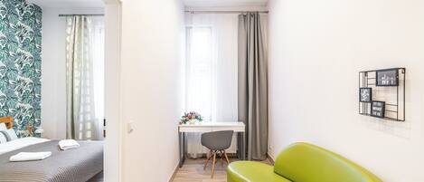 Apartment | Living area | Flat-screen TV