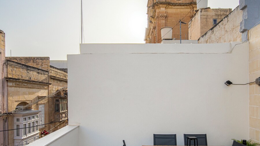 Sliema Seaside Penthouse with Terrace