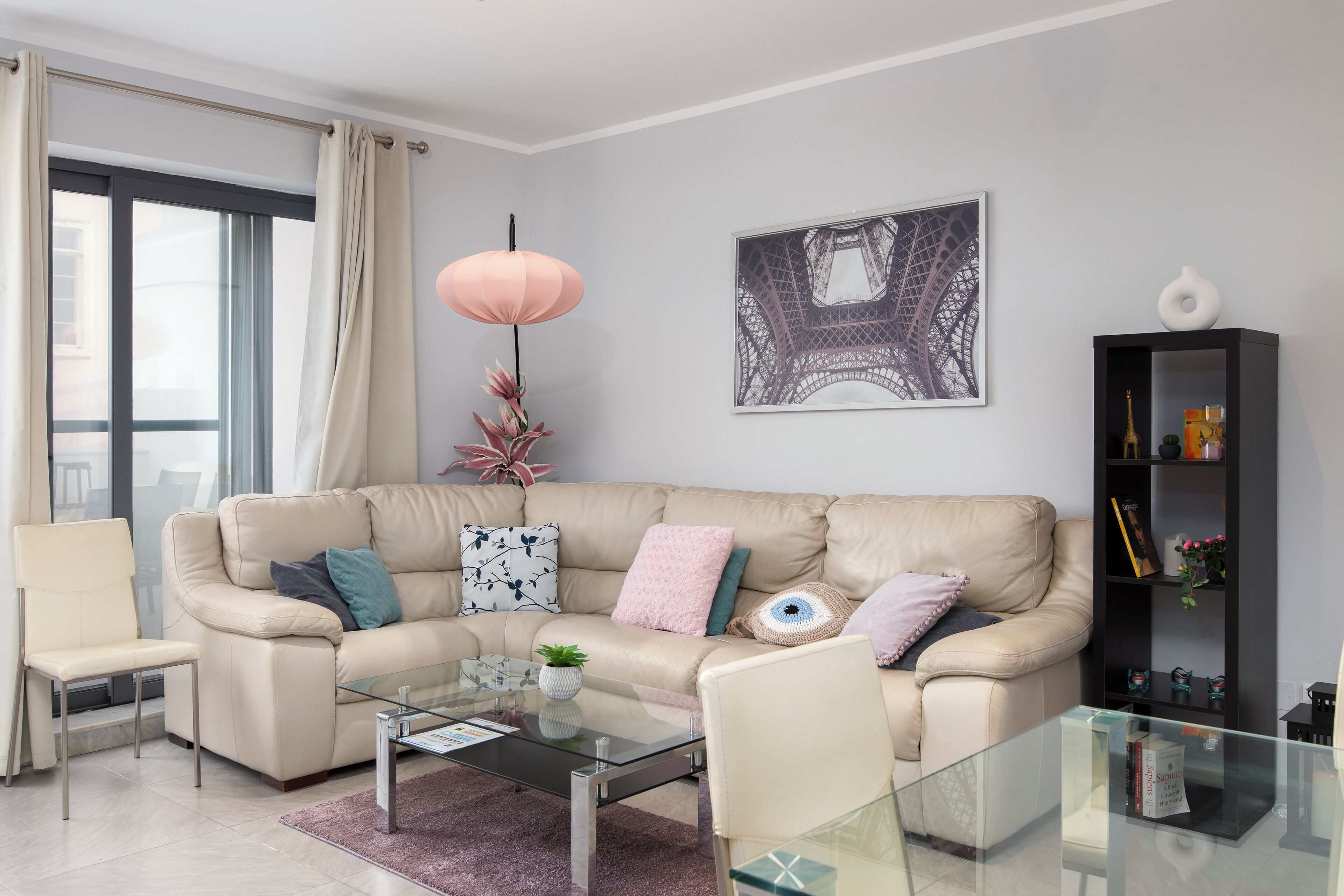 Kattohuoneisto, 3 makuuhuonetta, keittiö, kaupunkinäköala | Oleskelualue