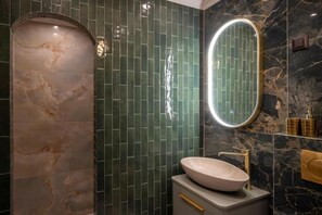 Studio, Meerblick | Badezimmer | Dusche, kostenlose Toilettenartikel, Haartrockner, Hausschuhe