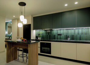 Full-sized fridge, oven, stovetop, dishwasher - Mavili Urban Elegance (Heraklion)