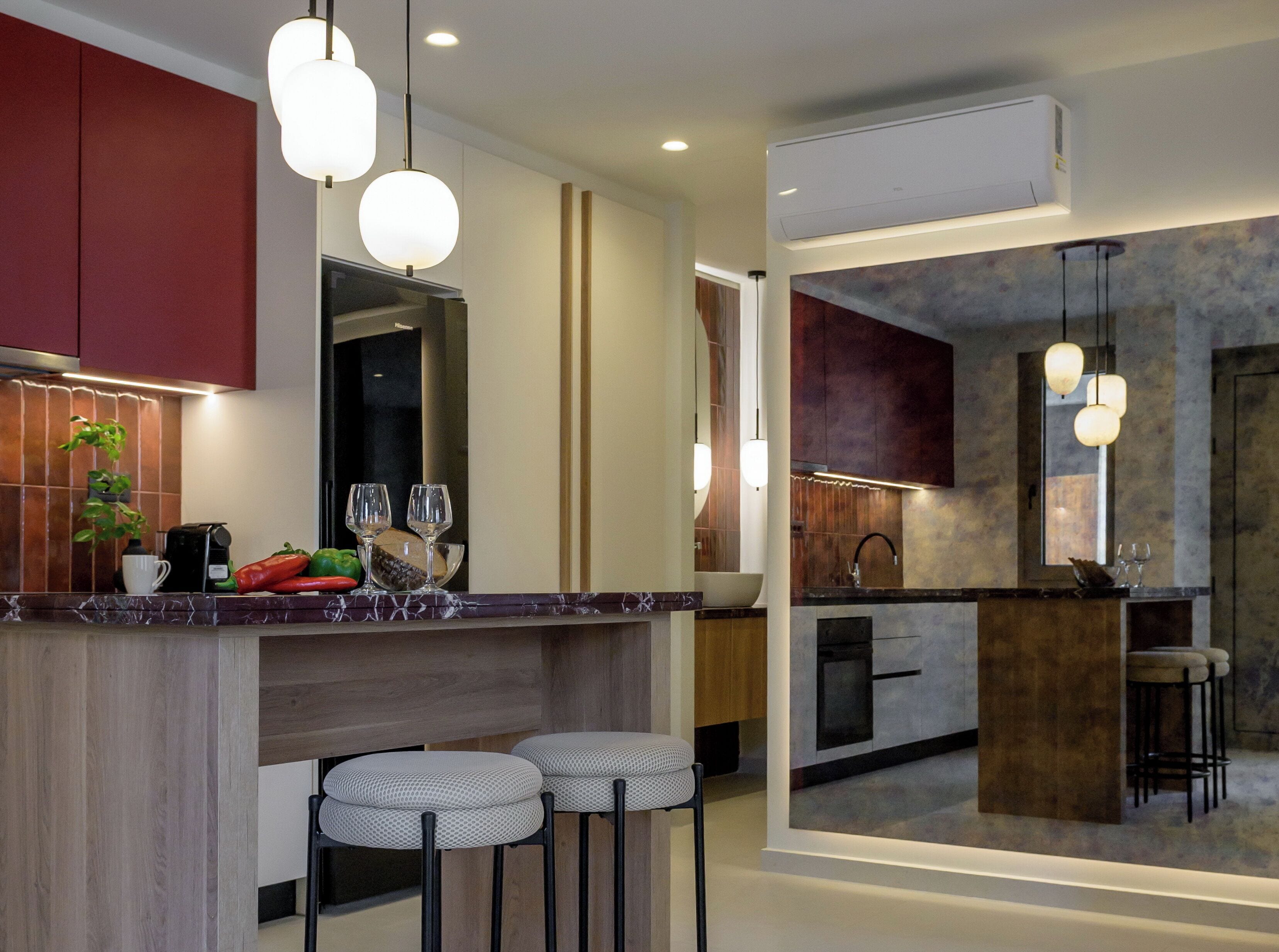 Full-sized fridge, oven, stovetop, dishwasher