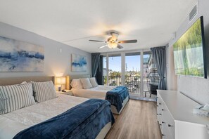 1 dormitorio, escritorio, tabla de planchar con plancha y cuna de viaje