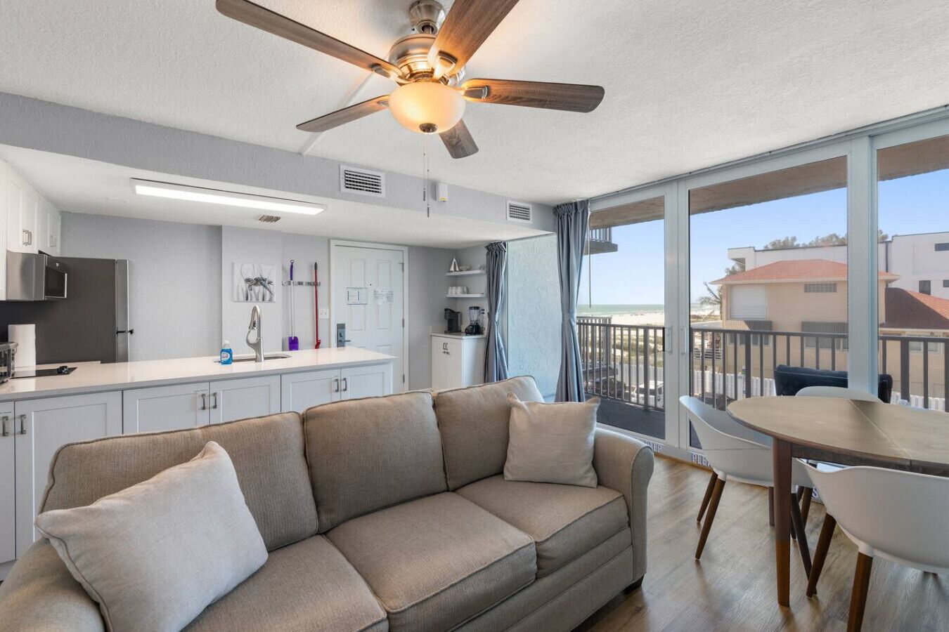 スマートテレビ、書庫、ビデオライブラリ、PC モニター