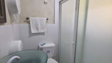 Comfort Villa | Bathroom | Rainfall showerhead, towels, soap, shampoo