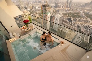 Departamento Deluxe, balcón | Tina de hidromasaje