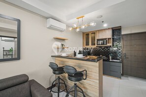 Apartemen, 1 kamar tidur, pemandangan kota | Ruang makan