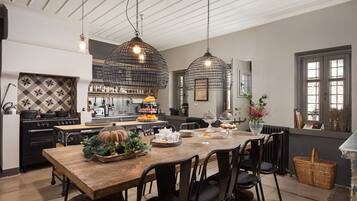 Superior Villa | Dining room