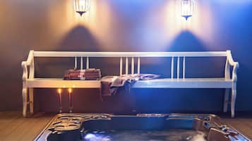 Bañera de hidromasaje cubierta