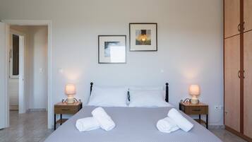 Apartment | 3 bedrooms, desk