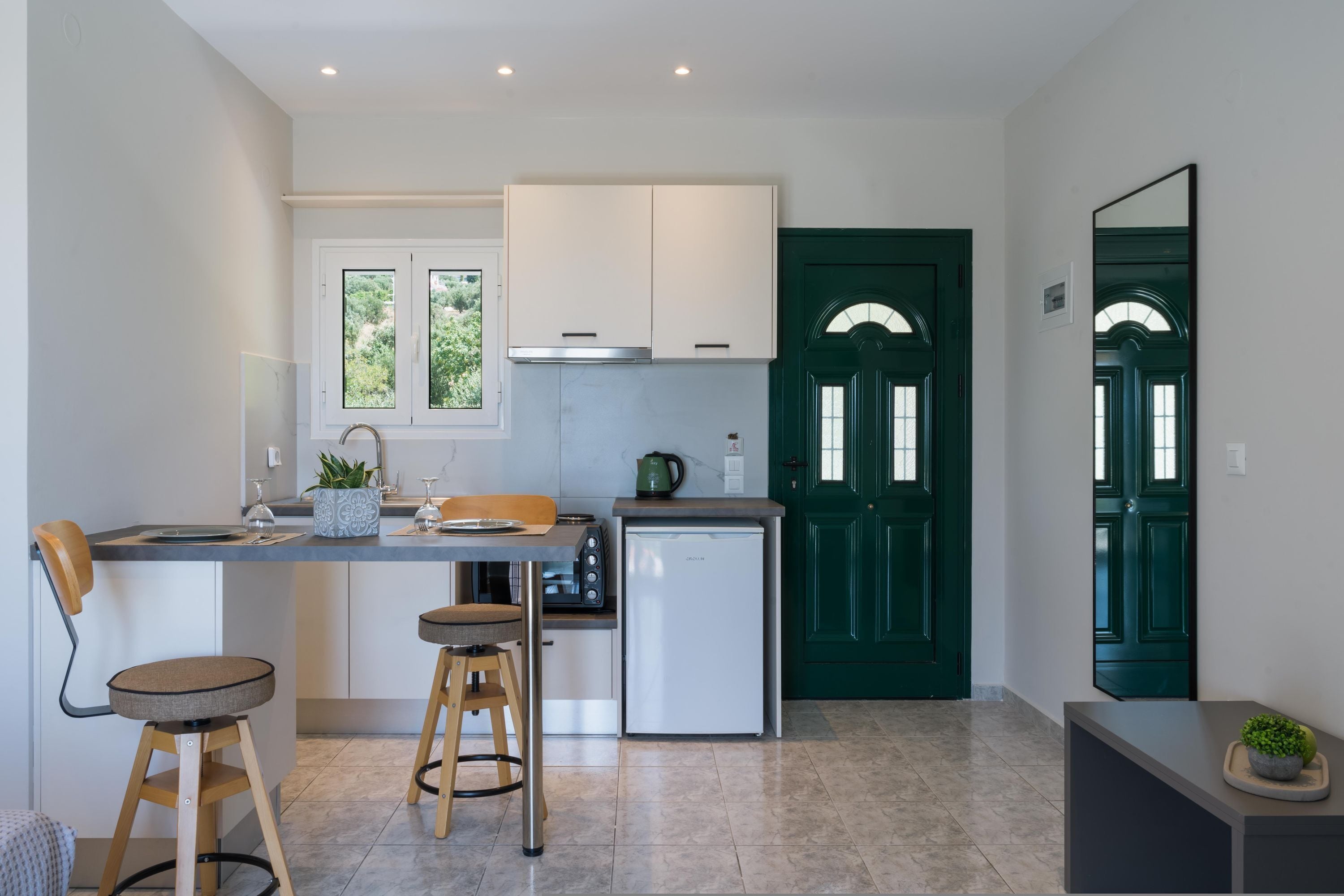 Studio, fumeurs | 2 chambres, bureau