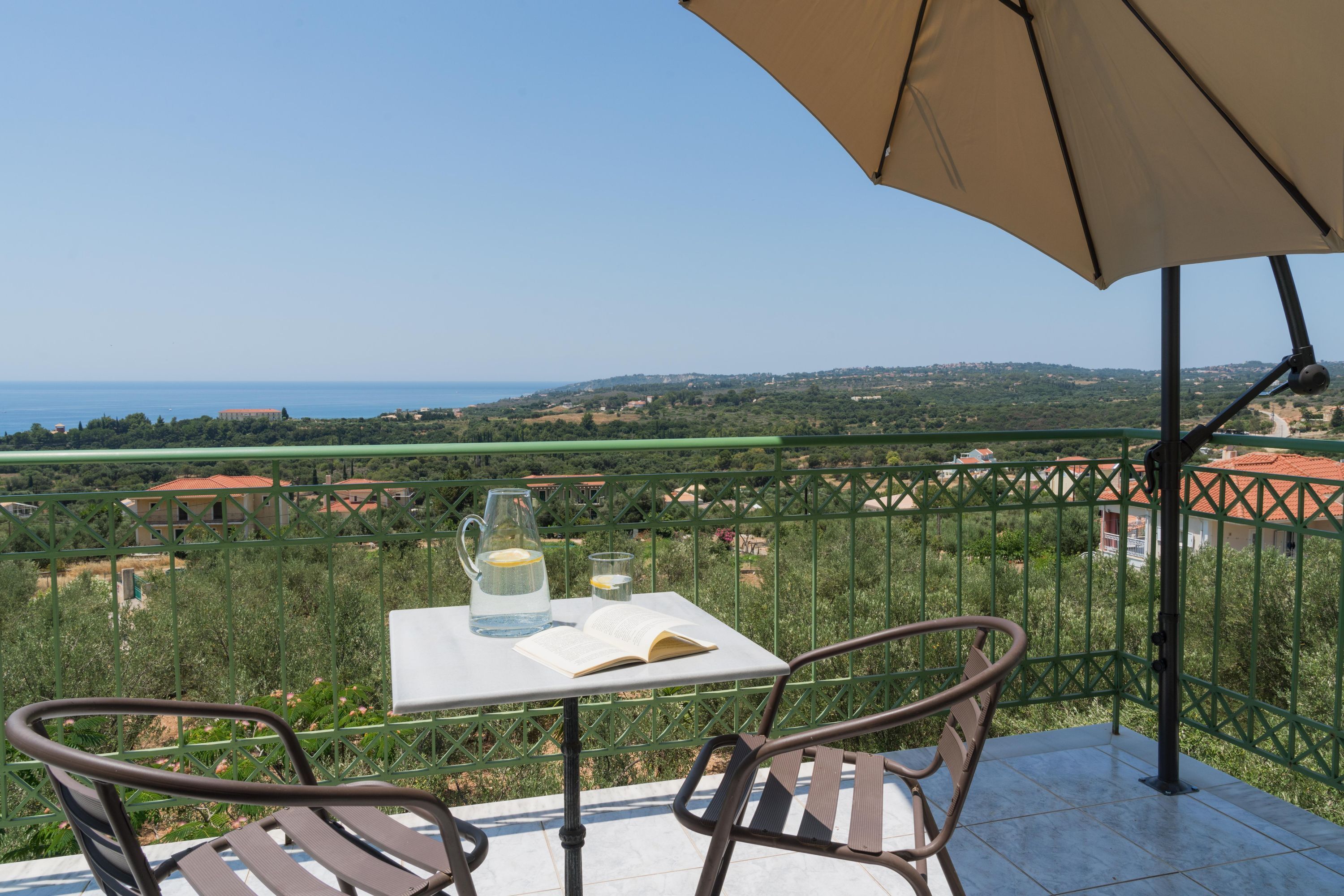 Studio, tupakointi sallittu | Ulkopuoli