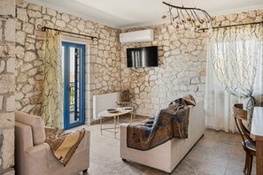 House | 5 bedrooms, desk - Stone House in Olive Grove (Kefalonia)