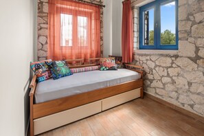 House | 5 bilik tidur, meja 