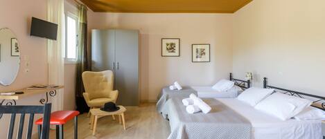 Studio, Smoking | 2 bedrooms