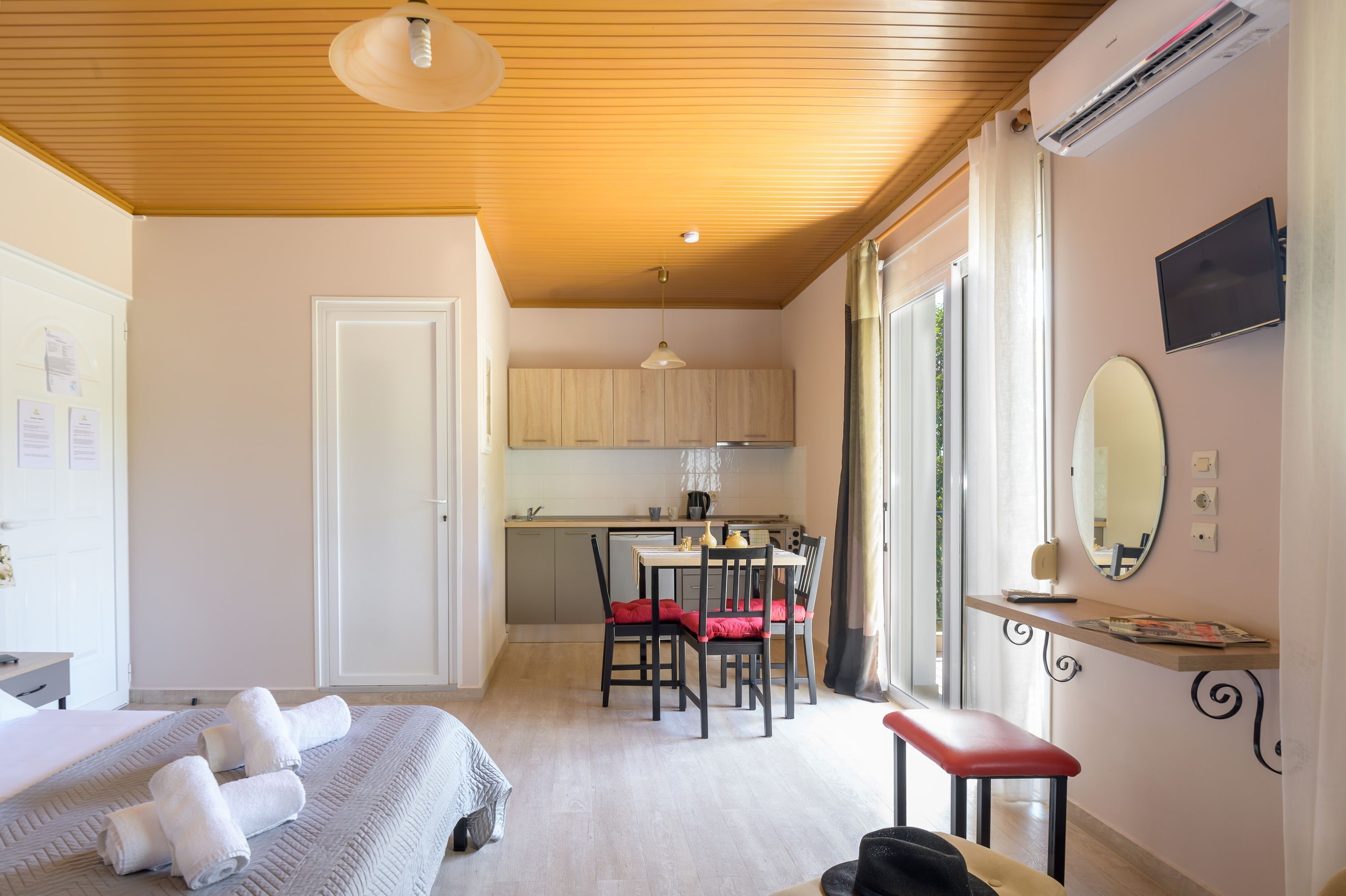 Studio, Smoking | 2 bedrooms