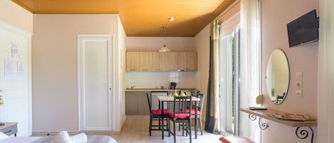 Studio, Smoking | 2 bedrooms