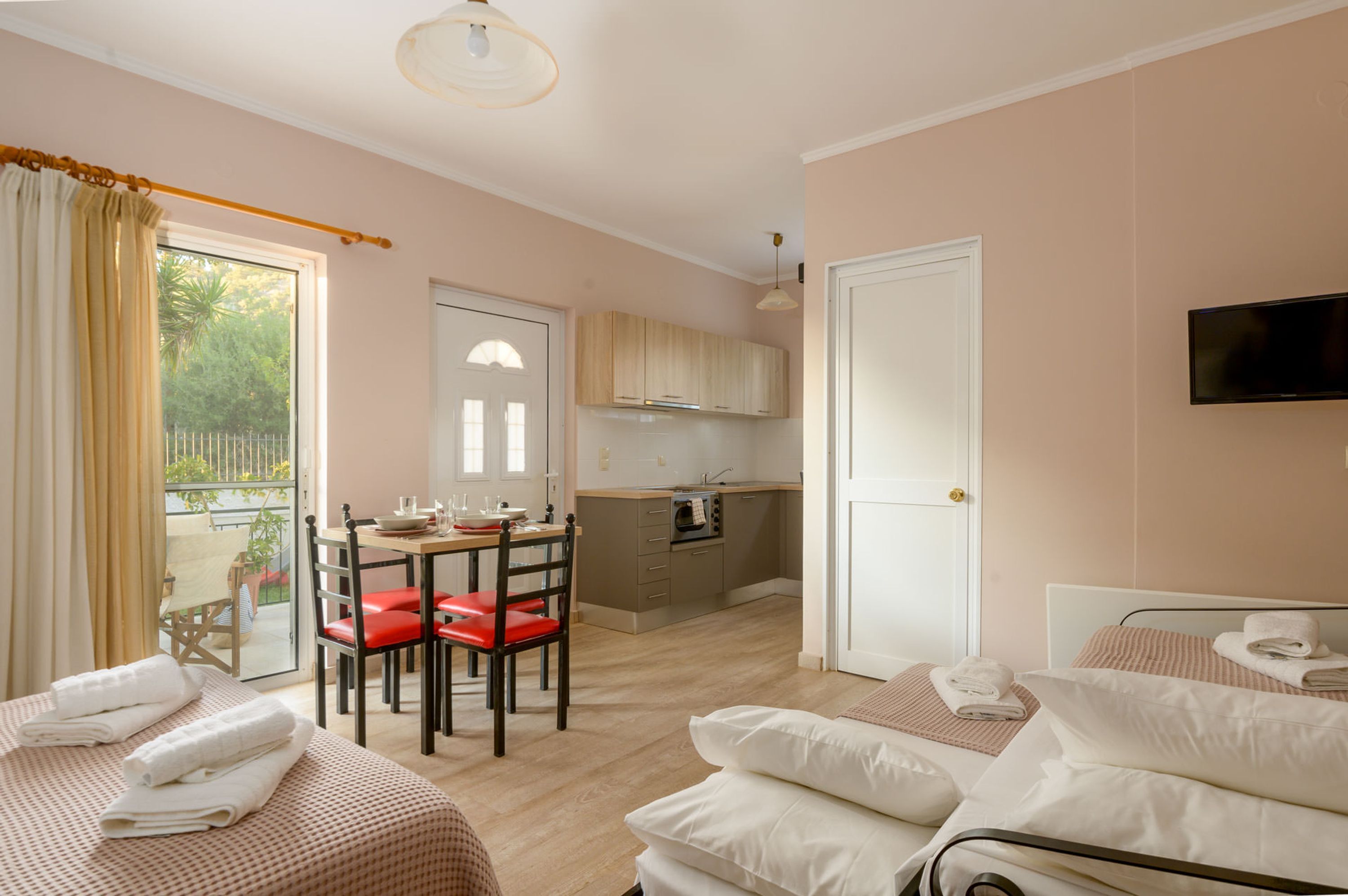 Monolocale, fumatori | 2 camere