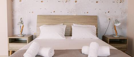 Studio, Smoking | 2 bedrooms