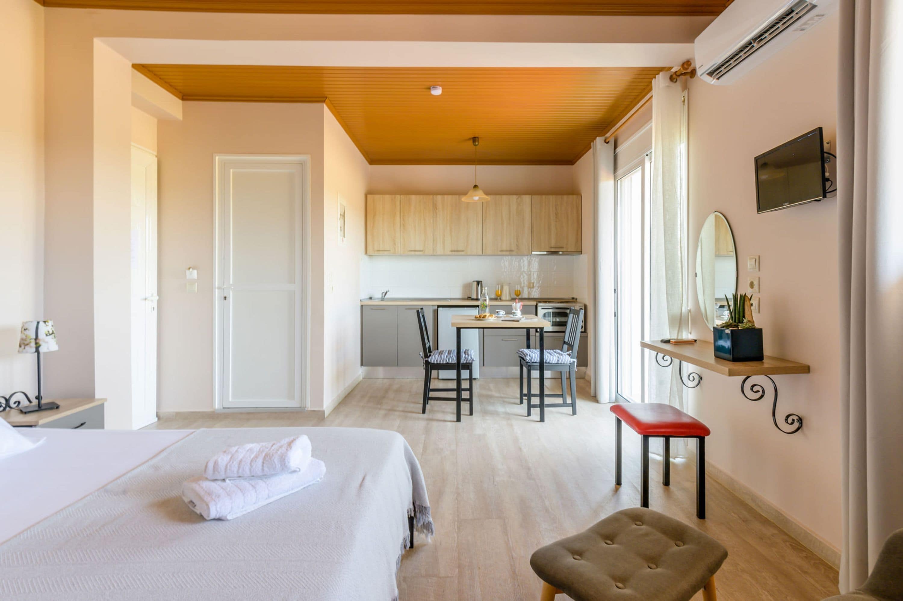 Studio, Smoking | 2 bedrooms