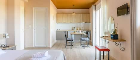 Studio, Smoking | 2 bedrooms