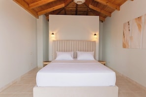 House | 3 bedrooms, desk, soundproofing