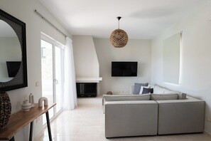 3 bedrooms, desk, soundproofing - Vasilopoulos Residences - Villa Kalliste (Kefalonia)