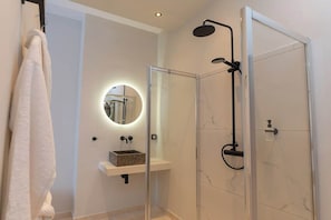 บ้านพัก | 3 ห้องนอน, โต๊ะทำงาน, ห้องเก็บเสียง