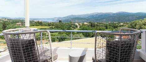 Huvila | 3 makuuhuonetta, työpöytä, äänieristys