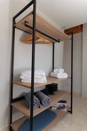 Nhà | 3 phòng ngủ, bàn, phòng cách âm 