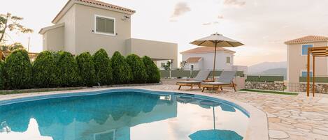 Villa, Smoking | 4 bedrooms