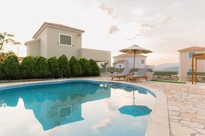 Villa | 4 bedrooms - Vasilopoulos Residences Villas With Shared Pool (Kefalonia)