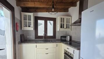 KylskÄp, mikrovÄgsugn, ugn och spishÀll