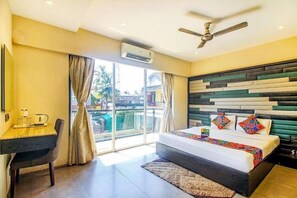 Desk, laptop workspace, free WiFi - Supreme Grande Calangute (Calangute)