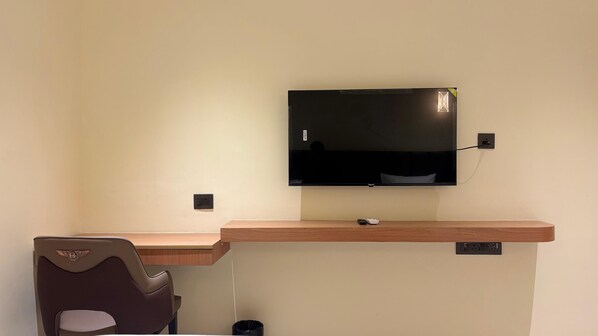 Executive Double Room | In-room safe, desk, laptop workspace, iron/ironing board - BAEL TREE HOTEL (Hyderabad)