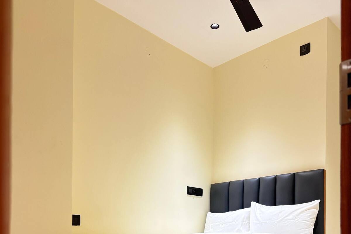 Standard Single Room, 1 Queen Bed, City View