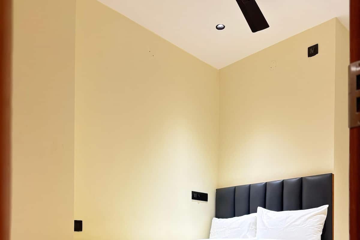 Standard Single Room, 1 Katil Ratu (Queen), City View | Cadar kapas Mesir, peralatan tempat tidur premium, busa memori