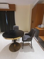 Premier-værelse med 2 enkeltsenge | Egyptiske bomuldslagner, premium-sengetøj