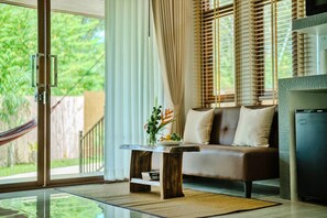 Caja de seguridad en la habitación, escritorio y cortinas blackout 