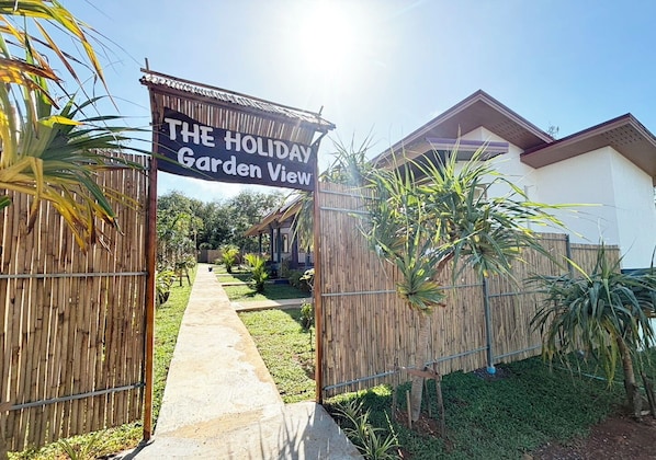 Vista frontal de la propiedad