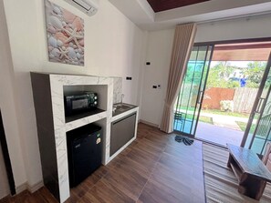 Desk, free WiFi - The Holiday Garden View (Ko Lanta)