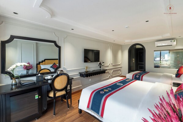 Camera Deluxe, letti multipli, vista fiume | Una scrivania, postazione laptop, insonorizzazione, Wi-Fi gratuito