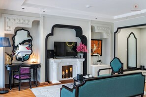 Suite, balcone, vista fiume | Area soggiorno