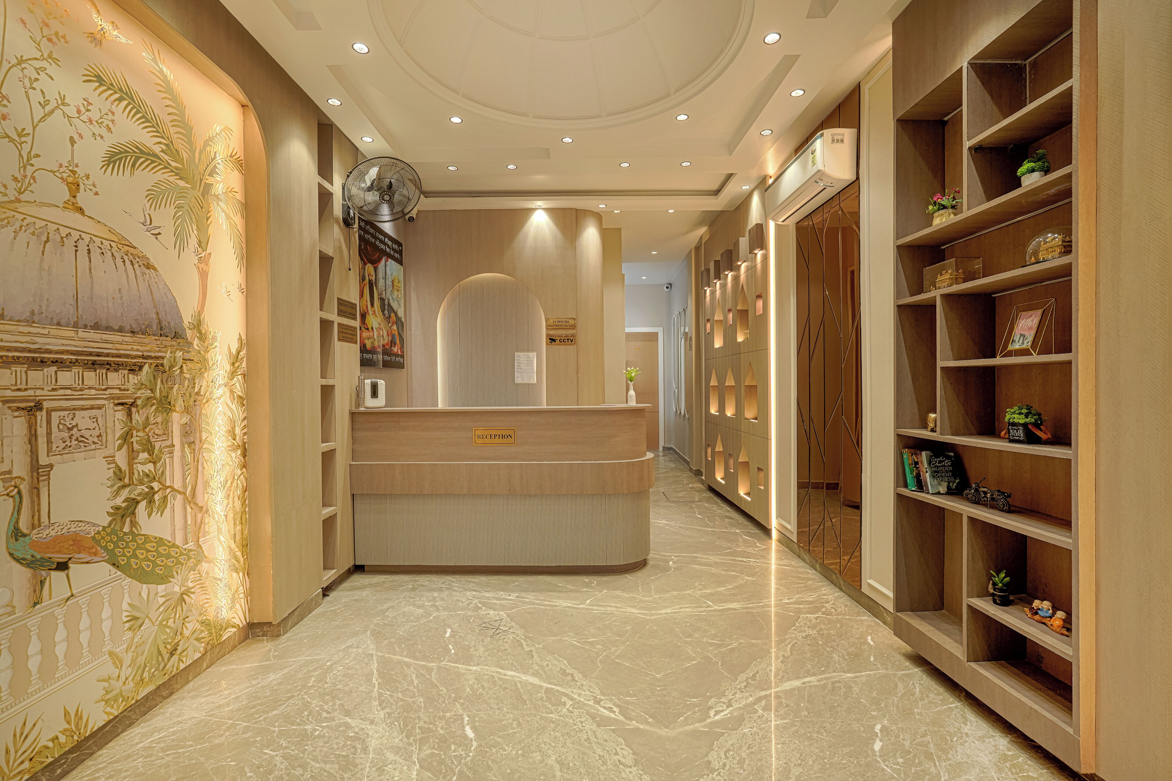 ฝ่ายต้อนรับ