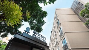 A building with a sign that reads "Orchid Park." - Orchid Parc by evaddo stays (Bengaluru)