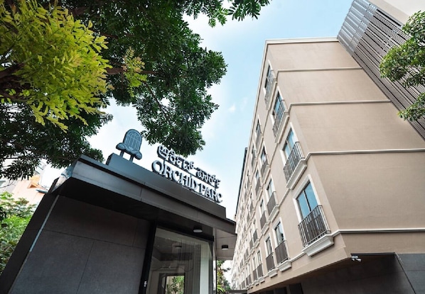 Pintu masuk properti