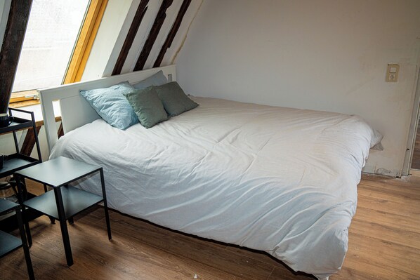 Basic Apartment | Seterika/papan seterika, Wi-fi percuma